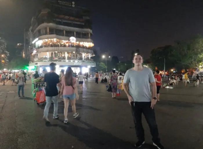 The famous roundabout in Hanoi at night